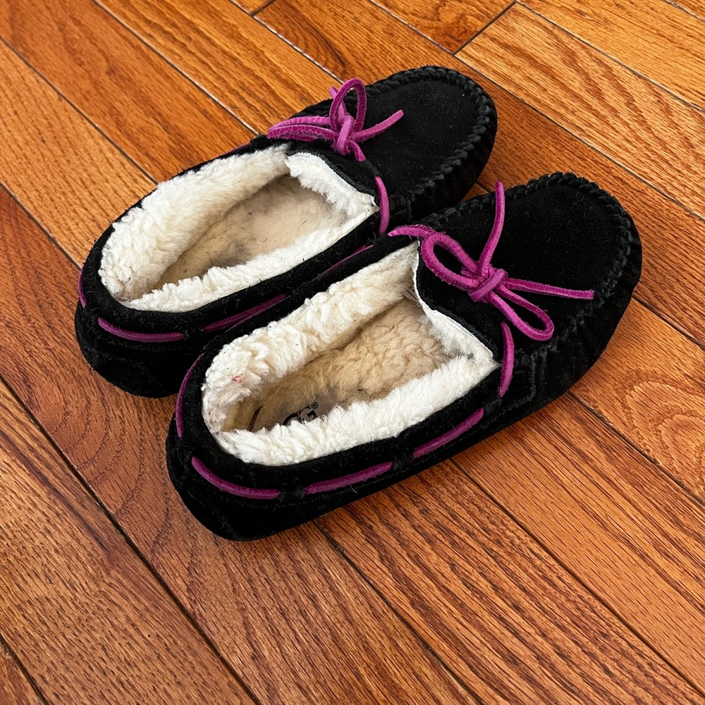 Black UGG slippers size 1